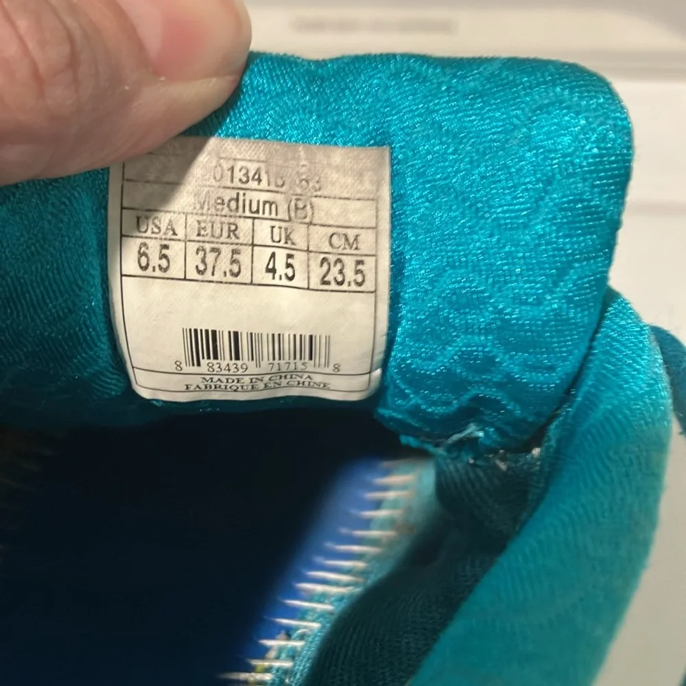 Brooks pure cadence running shoes Women's Teal sneakers size 6.5 split toe